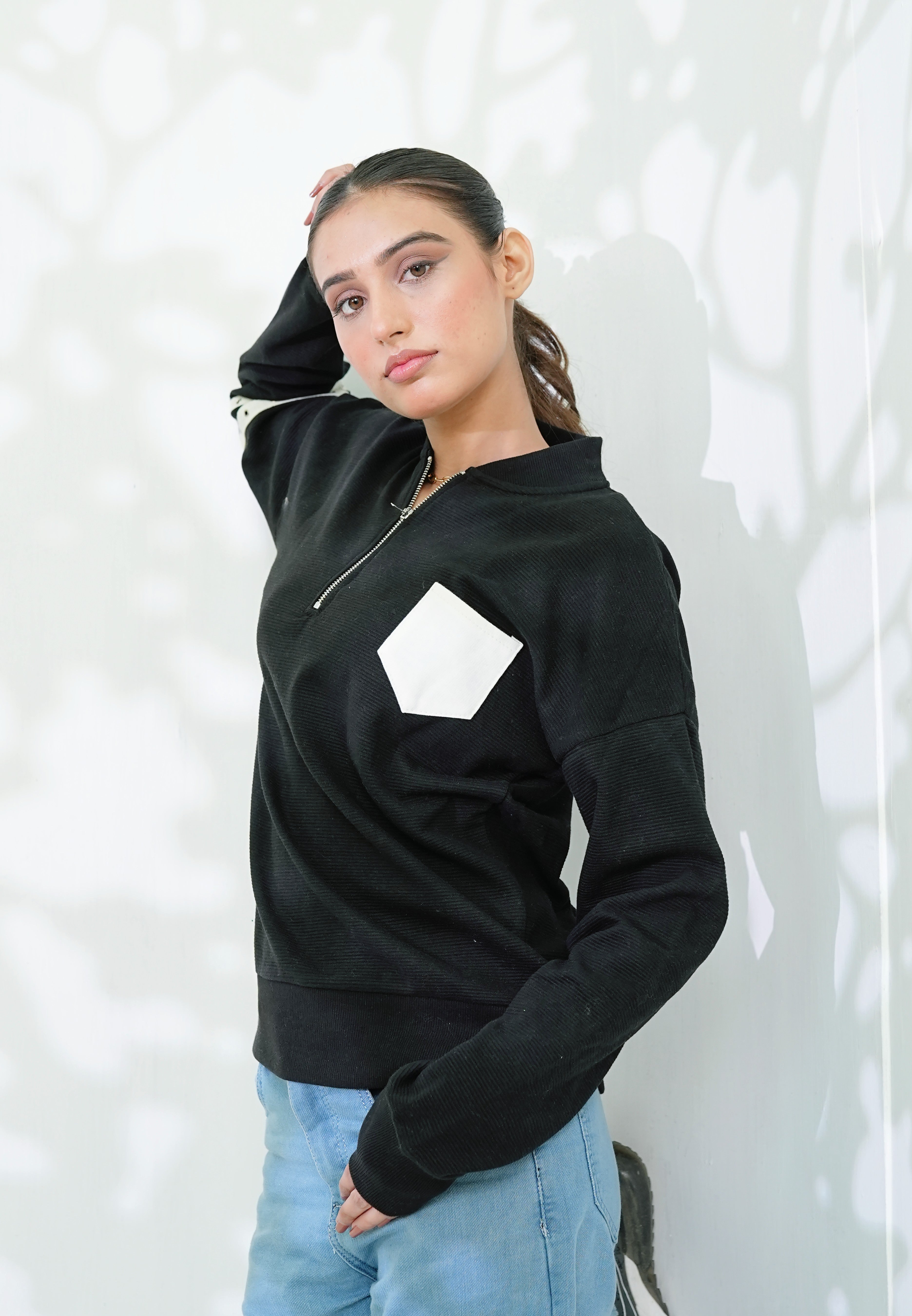 Women’s Haley Collar Sweatshirt in Black
