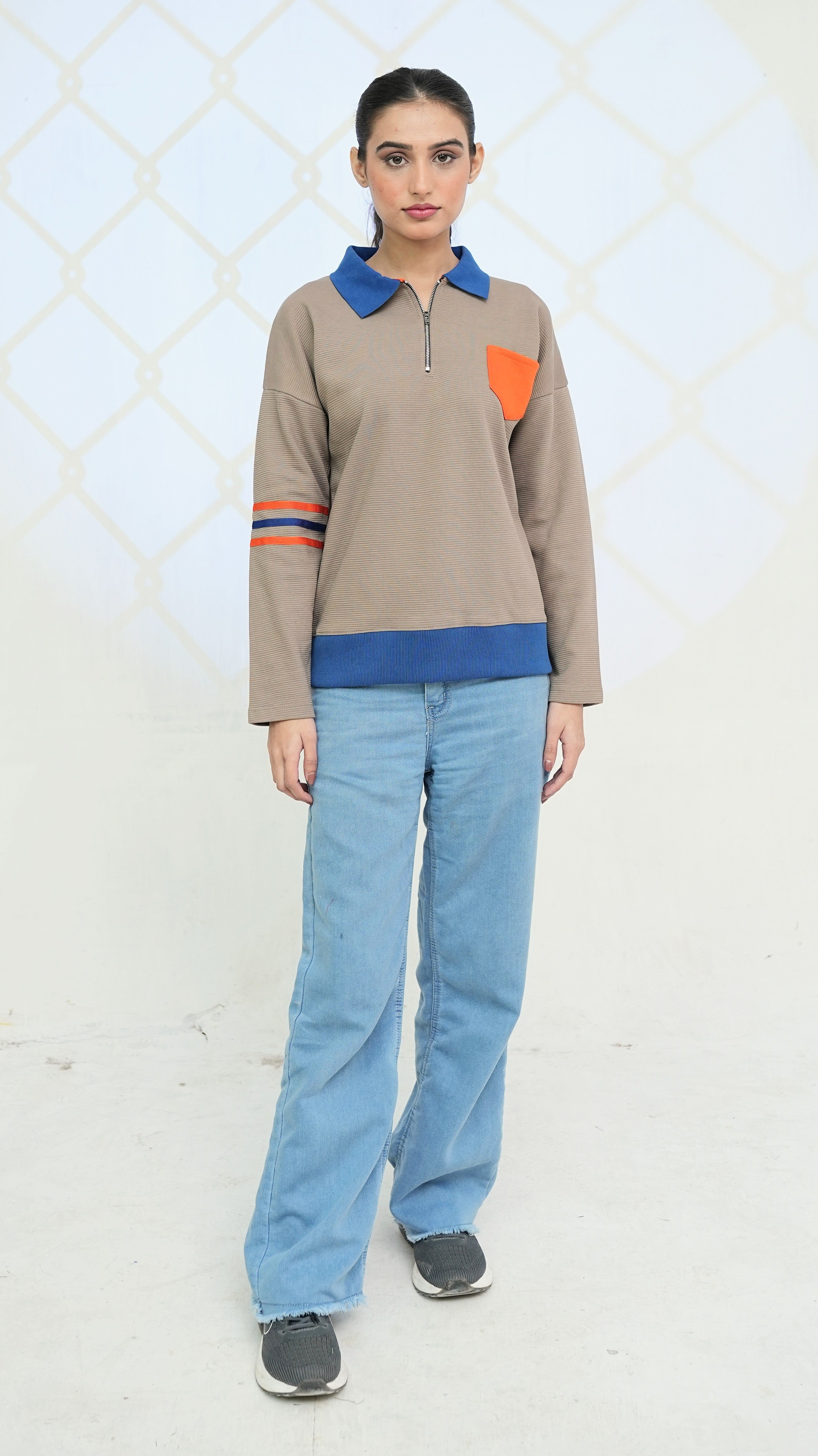 Women’s Sweatshirt with zip-up collar
