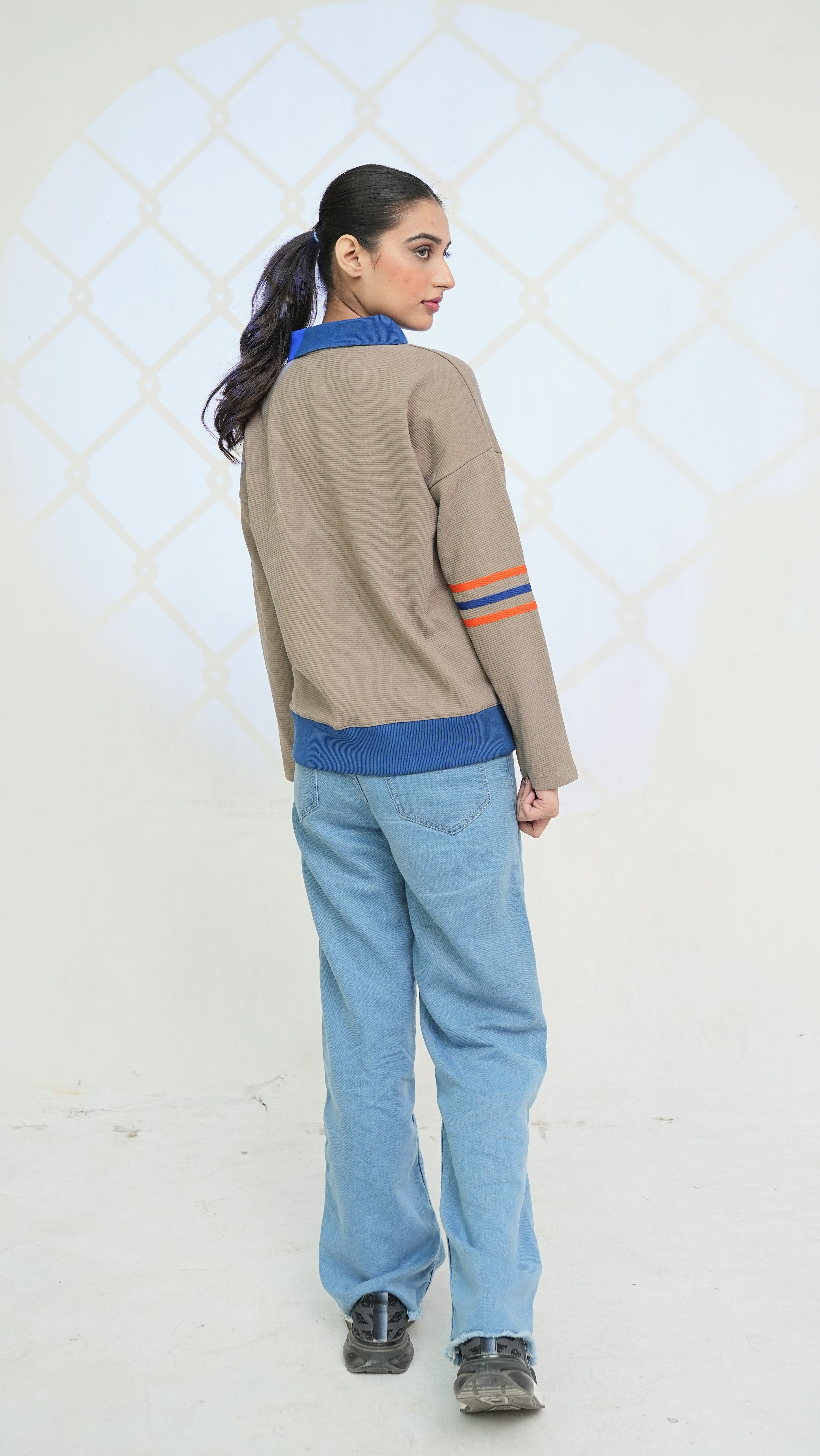 Women’s Sweatshirt with zip-up collar