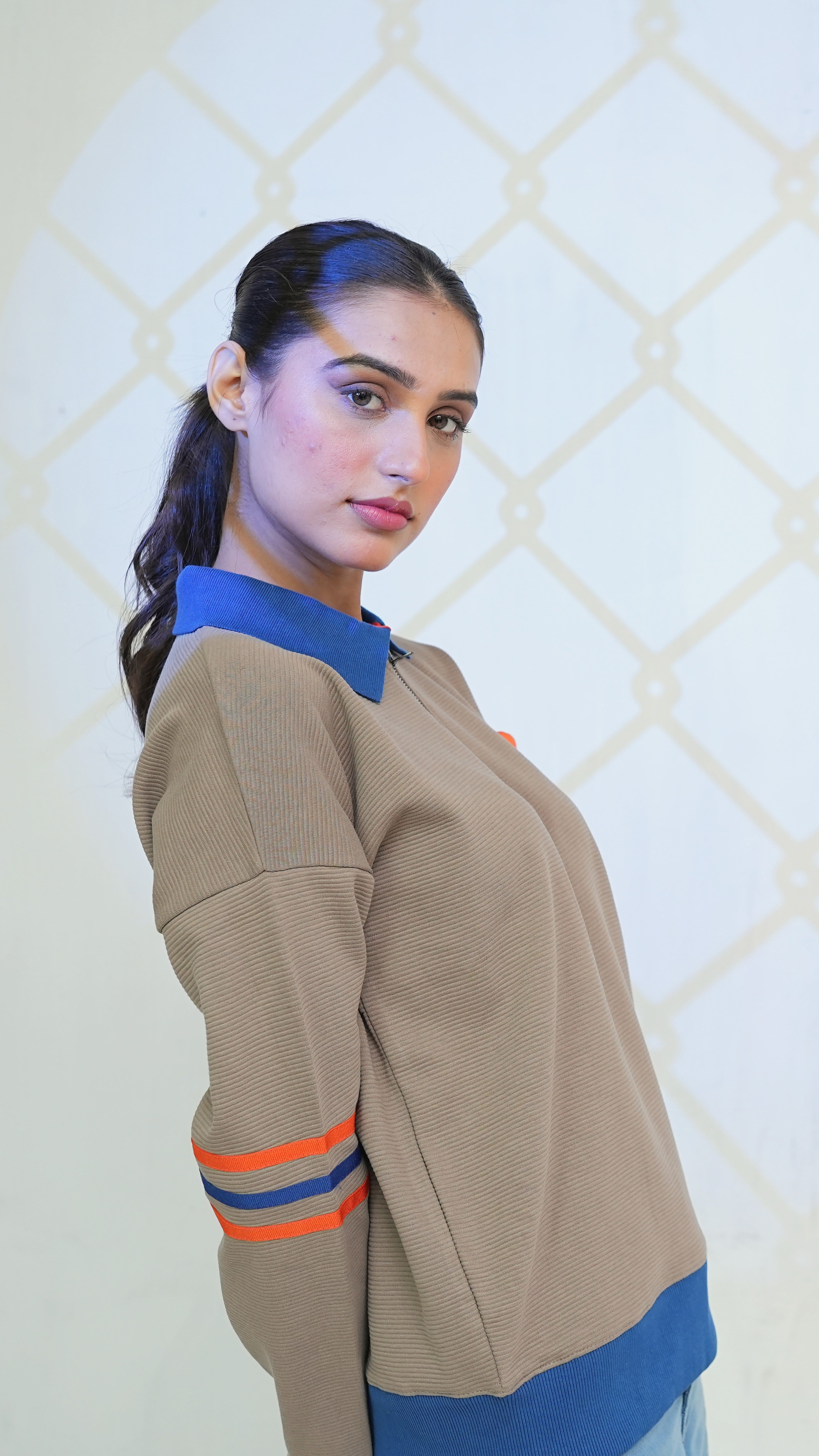 Women’s Sweatshirt with zip-up collar